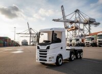Kinderfahrzeug SCANIA R Series 4 Motoren - mit Hänger - weiß